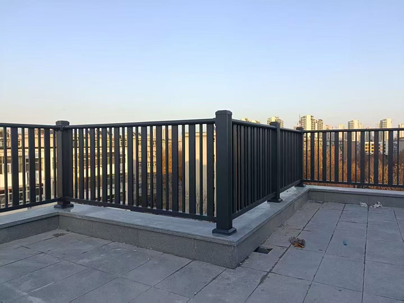 楼顶铝艺护栏
